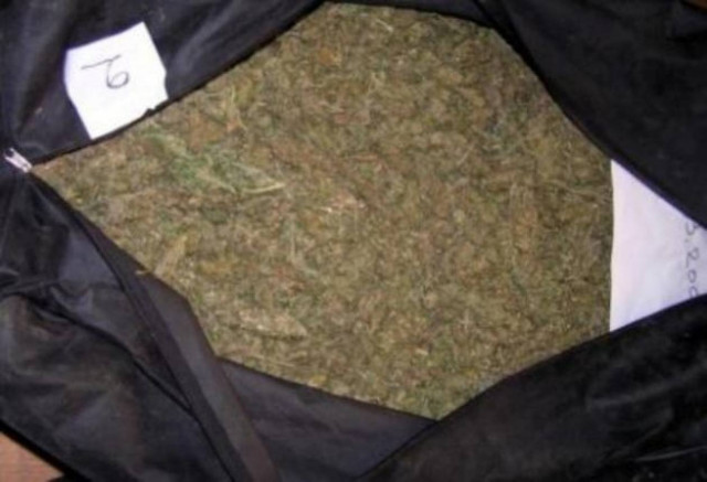 Στη «φάκα» με δεκάδες δέματα κάνναβης