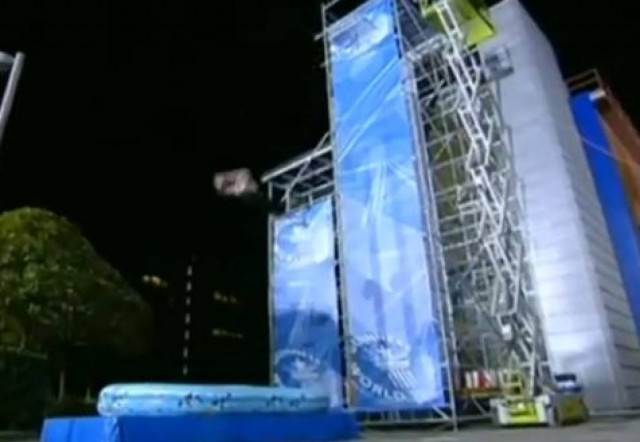 Βουτιά θανάτου σε πισίνα 30 εκατοστών!