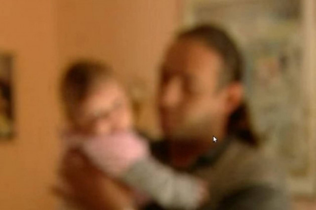 Κραυγή απόγνωσης: «Το παιδί μου μεγαλώνει στο σκοτάδι»