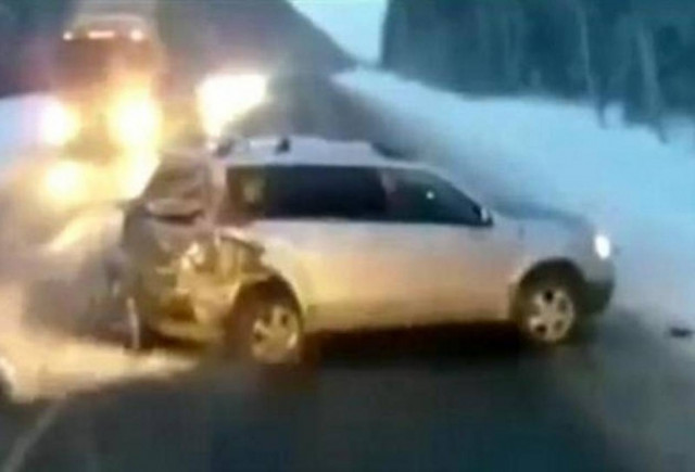 Bίντεο: Κοριτσάκι σώθηκε δύο φορές από θαύμα!