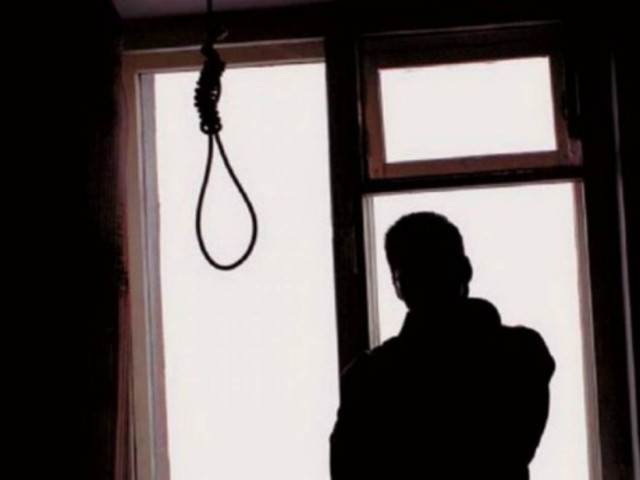 ΣΟΚ στην Ηλεία: Ξύπνησε και είδε τον γιο του κρεμασμένο στο μπαλκόνι