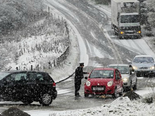 Έντονη χιονόπτωση στη Β. Ελλάδα - Πού χρειάζονται αντιολισθητικές