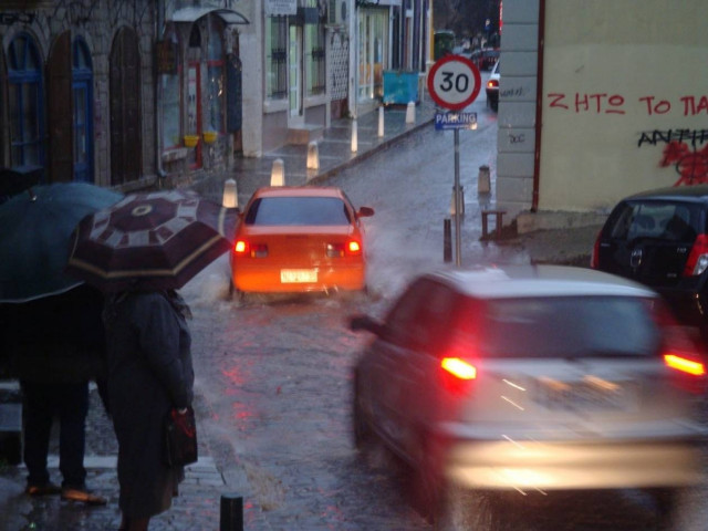 Βίντεο: «Πνίγηκε» η Ξάνθη από τη βροχή