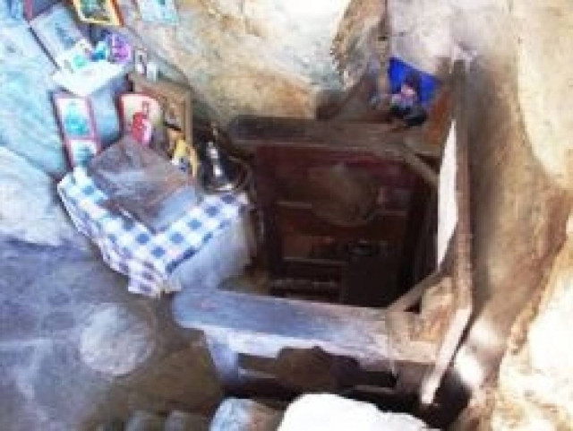 Βίντεο: Το σπήλαιο του Αγίου Γερασίμου στο Άγιο Όρος