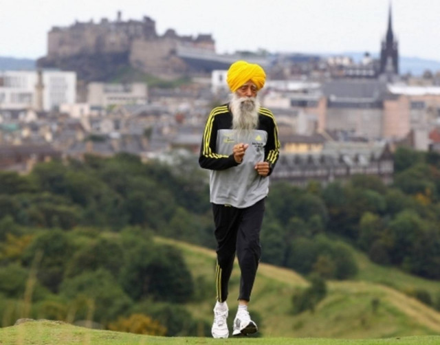 Βίντεο: «Κρεμάει» τα παπούτσια του ο υπέργηρος μαραθωνοδρόμος