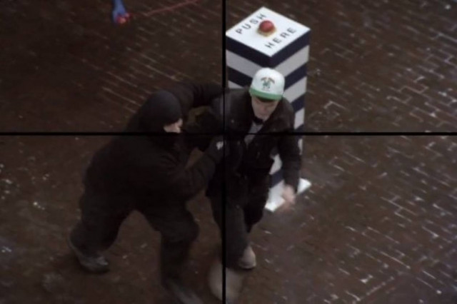 Βίντεο: Δείτε πώς ένα κόκκινο κουμπί αλλάζει μια ήσυχη πλατεία