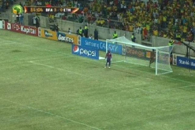 Εισβολέας «κόλλησε» στα δίχτυα στο Μπουρκίνα Φάσο - Αιθιοπία! (video)