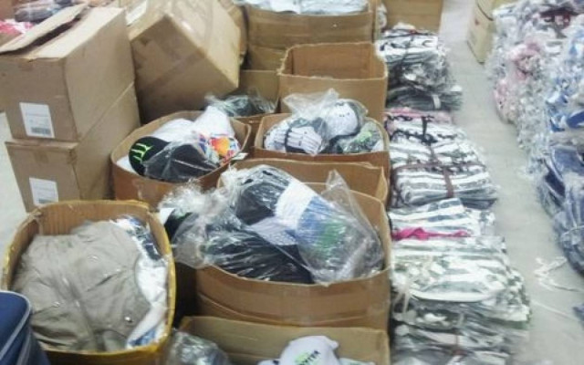 Εντοπίστηκαν δύο αποθήκες με προϊόντα «μαϊμού» στην Ομόνοια