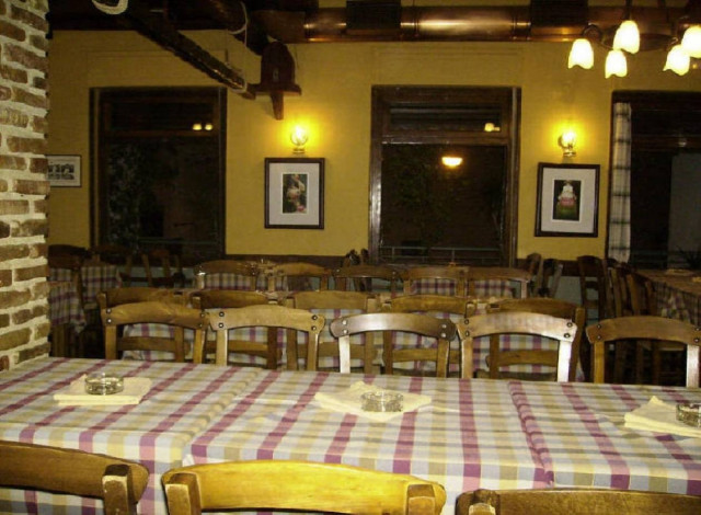 Ληστεία με τραυματία σε μεζεδοπωλείο στου Ζωγράφου