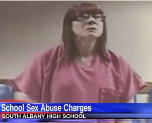 Βιβλιοθηκάριος σχολείου έκανε σεξ με ανήλικους μαθητές