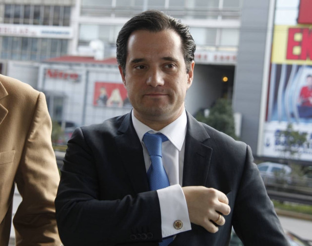 Τι γυρεύει ο Άδωνις δίπλα στον… «Τσε Γκεβάρα»; (photo)