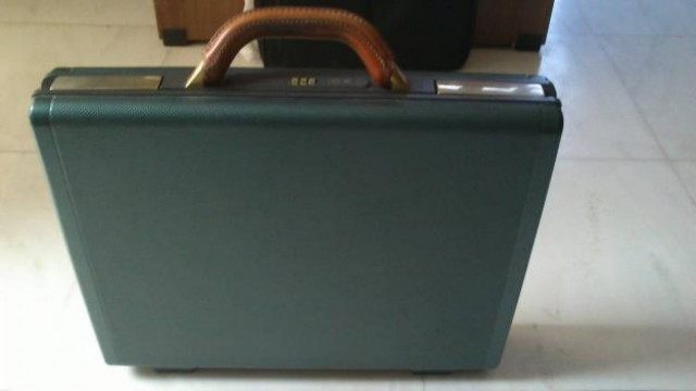 Βραβείο εντιμότητας: Πολύτεκνος και η κόρη του επέστρεψαν χαρτοφύλακα