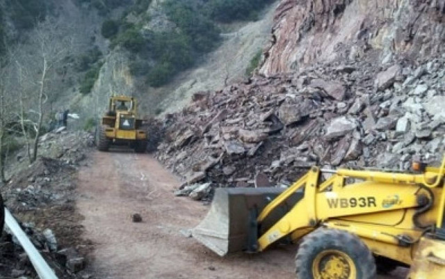 Στα δύο η Ευρυτανία - Κόπηκε ο άξονας Ραπτοπούλου-Πρασιάς