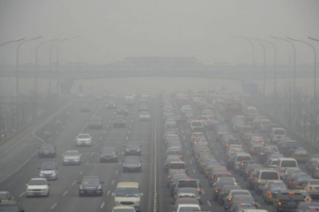 Η Κίνα διακόπτει τη λειτουργία εργοστασίων εξαιτίας του νέφους