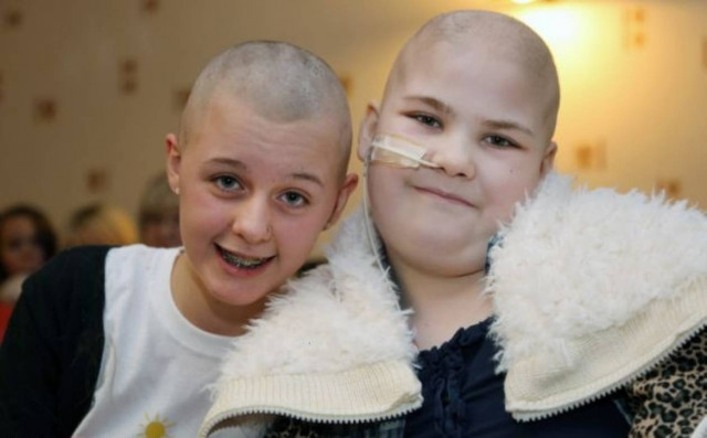 Συγκινητικό: Ξύρισε τα μαλλιά της για συμπαράσταση στη φίλη της!