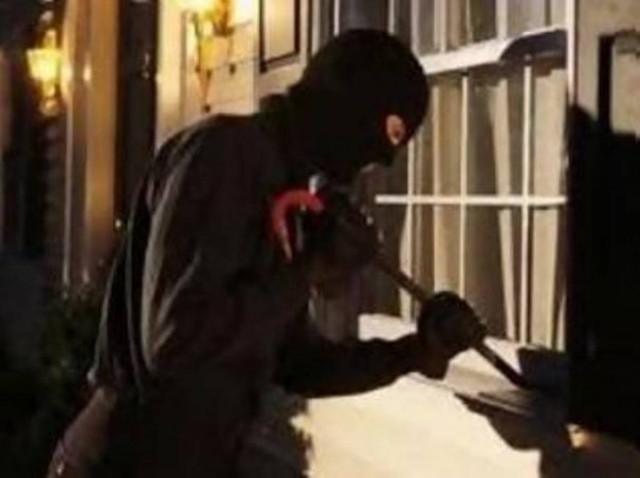 Διαρρήκτης για γέλια: Πιο πολλές οι ζημιές από τη λεία...