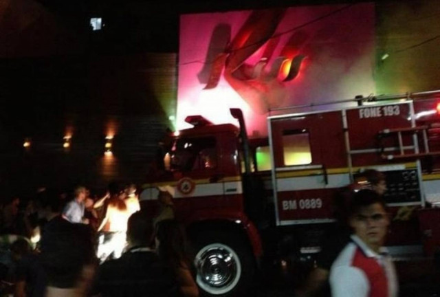 Ένα φτηνό βεγγαλικό έσπειρε το θάνατο στο κλαμπ της Σάντα Μαρία