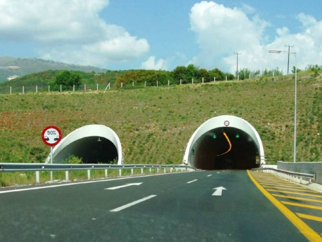 Κλειστή η Εγνατία - Ανετράπη φορτηγό