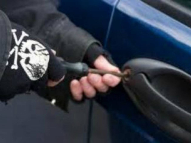 16χρονη ρήμαζε αυτοκίνητα στην Πάτρα