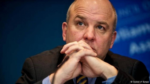 Ε.Ε: Ζητεί τις συλλήψεις των υπεύθυνων για τις ρατσιστικές επιθέσεις