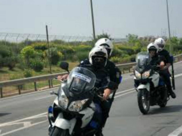 Θήβα: Καταδίωξη με 24χρονη τραυματία αστυνομικό