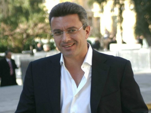 Νίκος Xατζηνικολάου: Να πουν στον Αμβρόσιο ότι φοράει ράσο, όχι ρόμπα