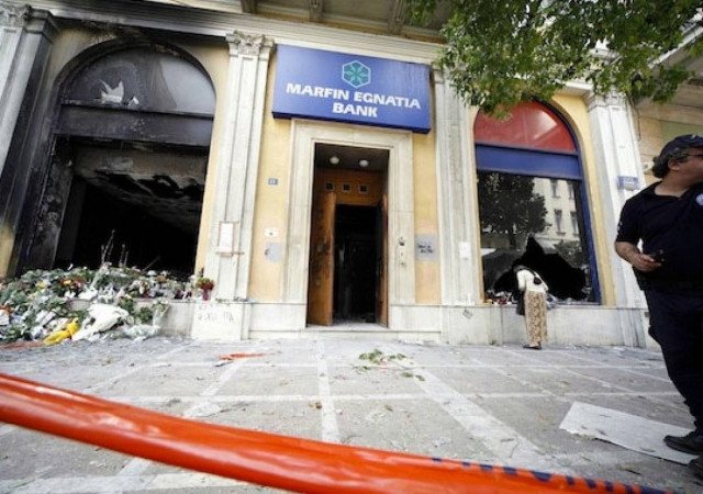 Εμπρησμός Marfin: Ελεύθερος υπό όρους ο ένας κατηγορούμενος