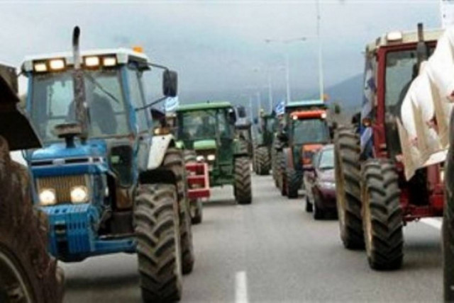 Μπλόκο στον κόμβο Κερδυλλίων στήνουν οι αγρότες των Σερρών