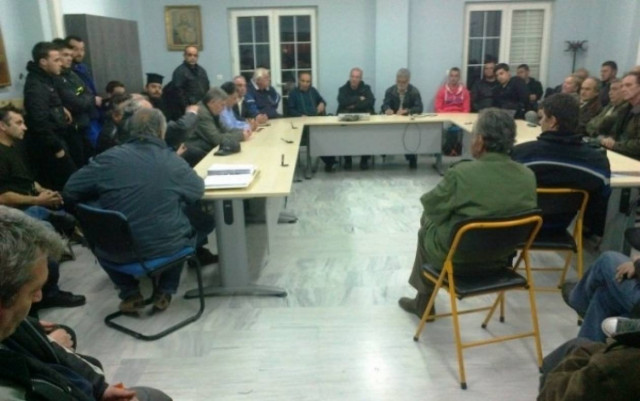 Βίντεο: «Στα όπλα» οι Ελατειώτες – Παίρνουν το νόμο στα χέρια τους