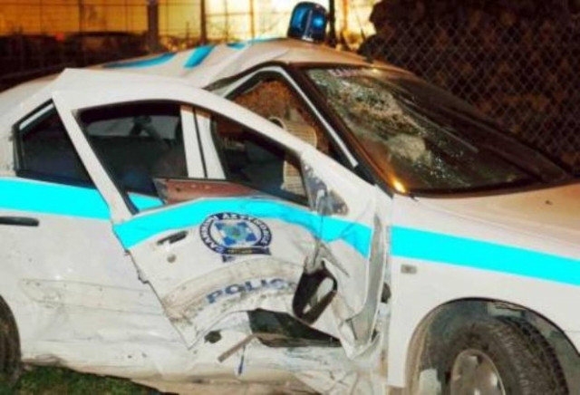 Γκαφατζής κακοποιός πήγε να ξεφύγει και έπεσε πάνω σε περιπολικό