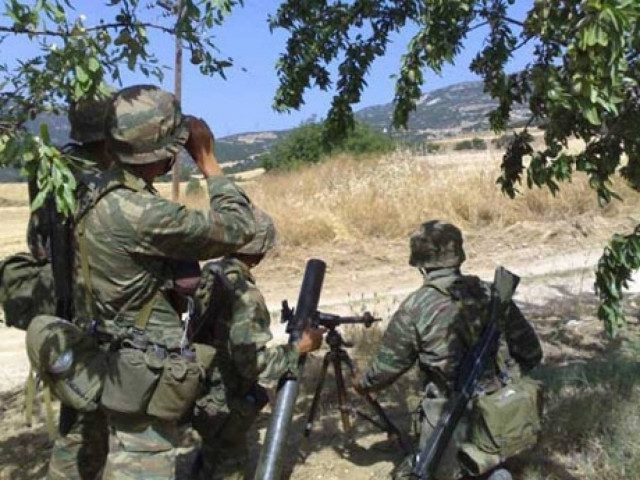 Καταραμένη φτώχεια: Τρώνε στα στρατόπεδα οι μόνιμοι!