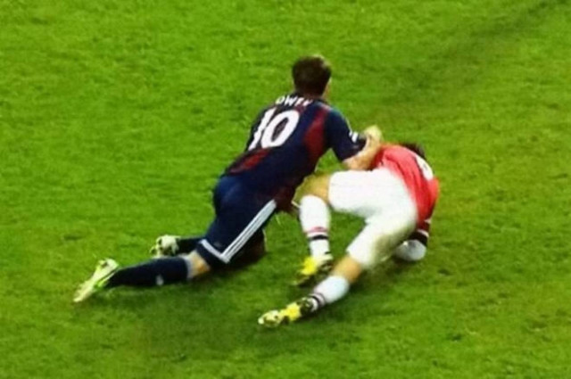 Στόουκ – Άρσεναλ: Η μπουνιά του Όουεν στον Αρτέτα (photos+video)