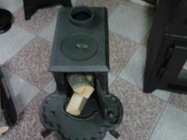 Απίστευτο: Δείτε τι έκαιγαν στην Πάτρα για να ζεσταθούν