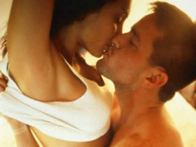 Εφοριακός ζήτησε... έρωτα αντί για πρόστιμο!