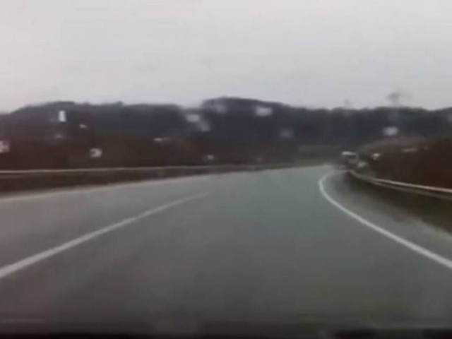 Βίντεο: Πώς την γλύτωσε ένας θεός ξέρει!