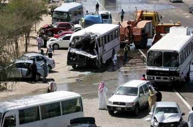 Τραγικό δυστύχημα: Φορτηγό καταπλάκωσε λεωφορείο με εργάτες
