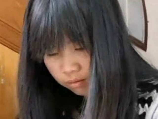 Βίντεο: Γράφει και κεντά χωρίς δάχτυλα