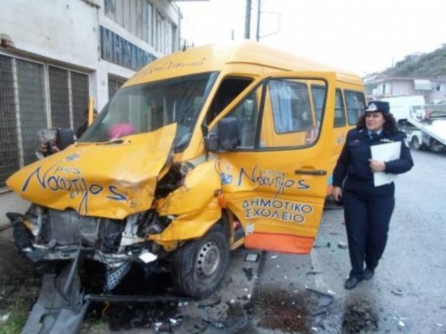 Παραλίγο τραγωδία στην Κορινθία σε μετωπική με σχολικό νηπιαγωγείου