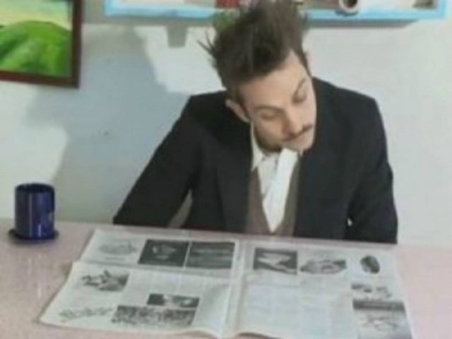 Βίντεο: Ο πιο αλλόκοτος τρόπος για να ξεφυλλίσεις μία εφημερίδα