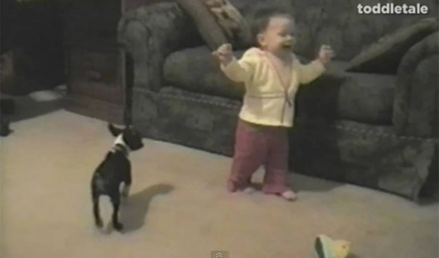 Βίντεο: Τα πρώτα βήματα του μωρού είχαν μια ξεκαρδιστική κατάληξη