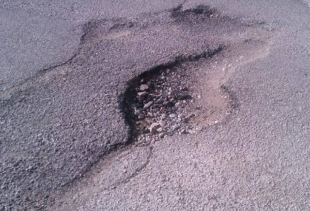 Παγίδες θανάτου οι δρόμοι στην Πάτρα (pics)