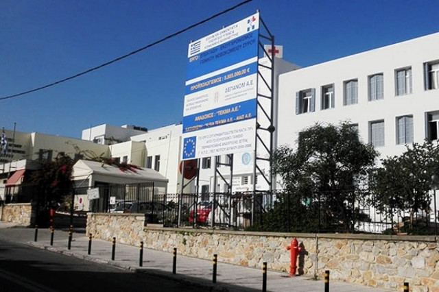 Μεταφορά ηλικιωμένης ασθενούς από τη Μήλο