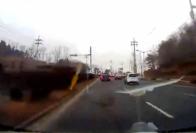 Σοκαριστικό βίντεο: Απίστευτο τροχαίο στην Κορέα