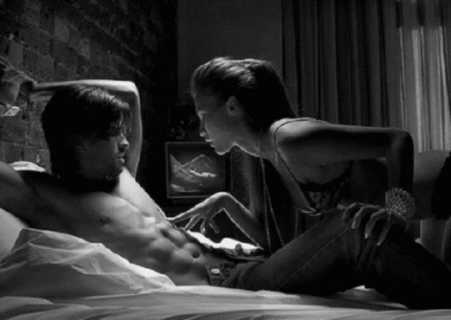 Κομμώτρια ξυλοκόπησε και βίασε ληστή!