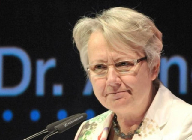 Αφαίρεσαν το διδακτορικό από υπουργό Παιδείας για... λογοκλοπή