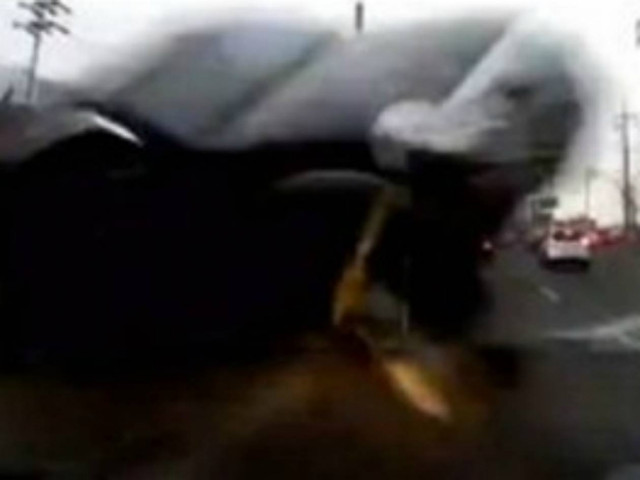 Βίντεο: Ανατριχιαστικό τροχαίο on camera που κόβει την ανάσα