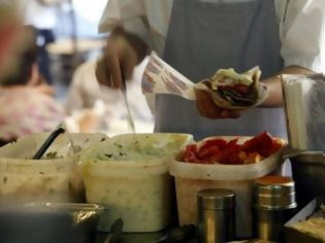 Ανέκδοτο: Η ξανθιά στο σουβλατζίδικο...