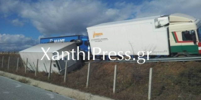 Βίντεο: Ανατροπή νταλίκας στην Εγνατία Οδό