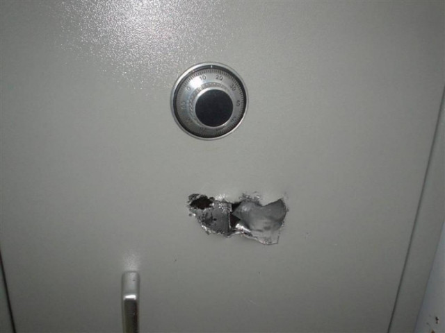 «Χρυσές δουλειές» για τέσσερα άτομα