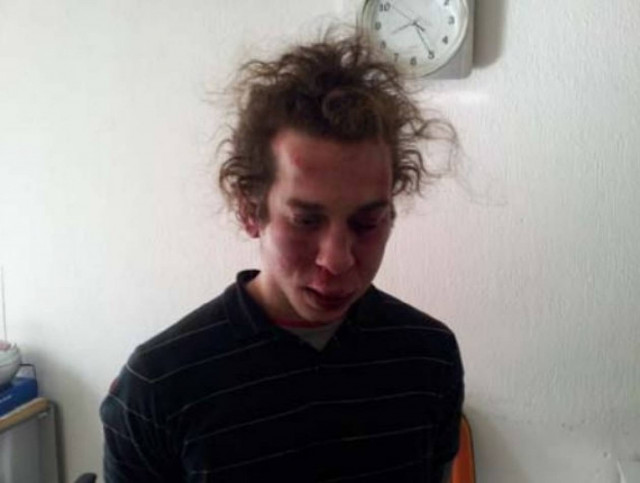 Ερωτηματικά «γεννά» η ώρα στο ρολόι της φωτογραφίας